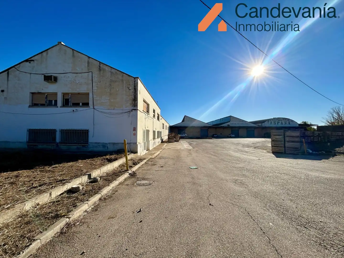 Vista exterior de Nave industrial en venta en Zuera