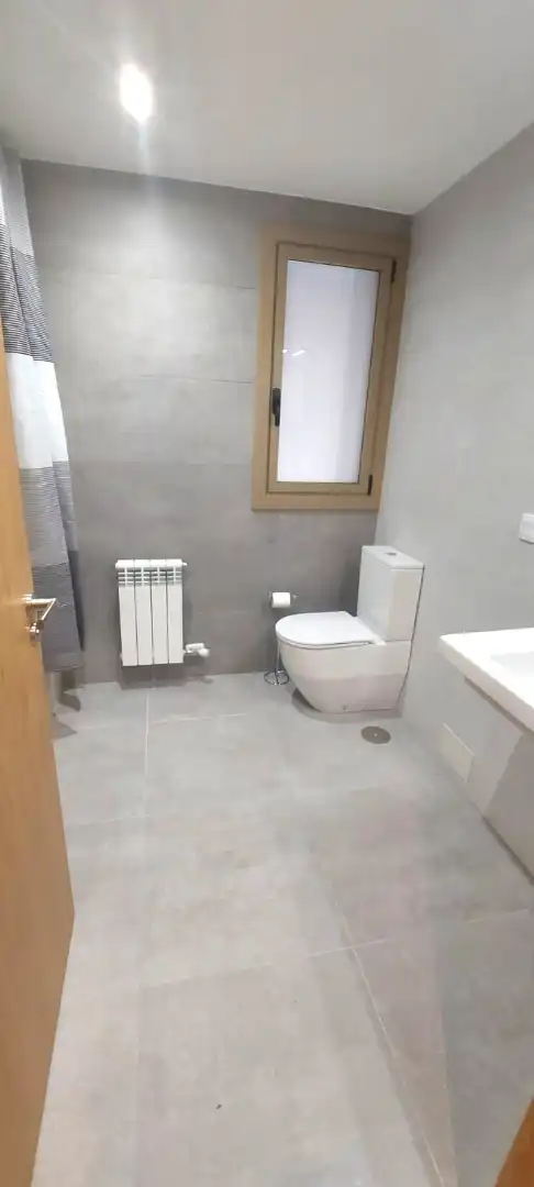 Baño de Piso de alquiler en Vigo  con Calefacción, Parquet y Trastero