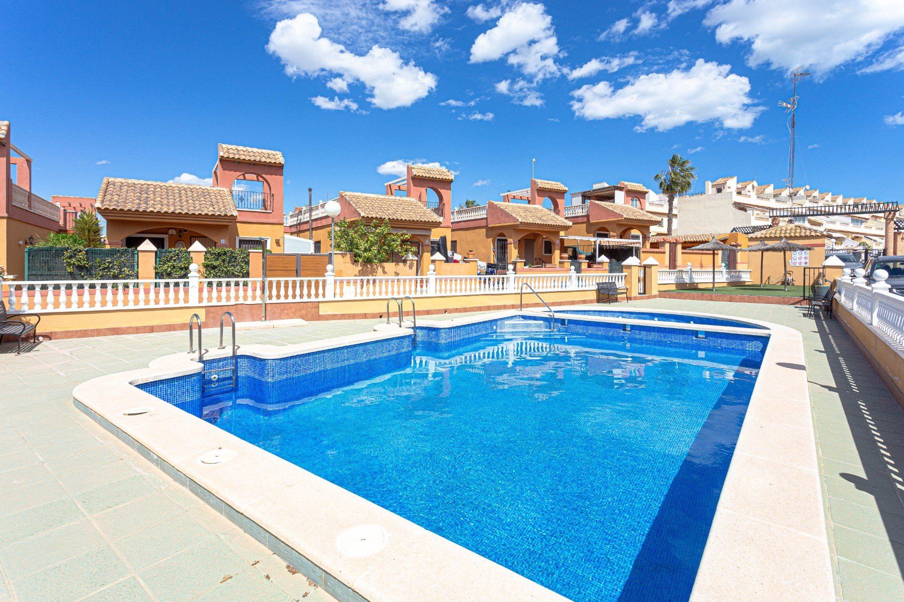 Piscina de Casa o xalet en venda en Torrevieja amb Moblat i Rentadora