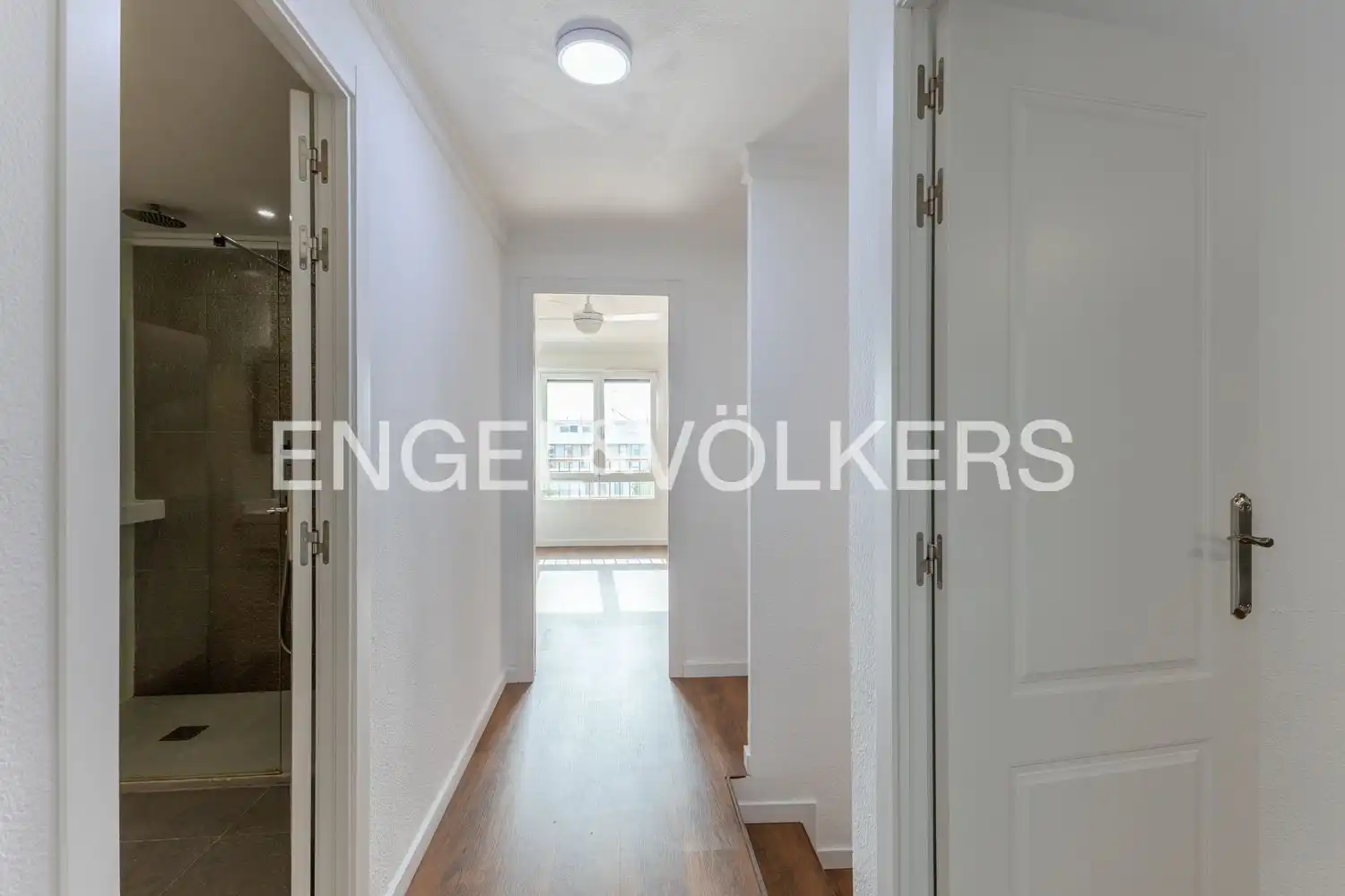 Wohnung zur Miete in Valencia mit Klimaanlage, Heizung und Parkett