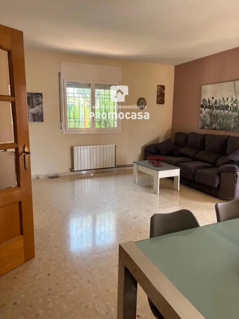 Sala de estar de Casa o chalet en venta en Barberà del Vallès con Calefacción, Terraza y Balcón