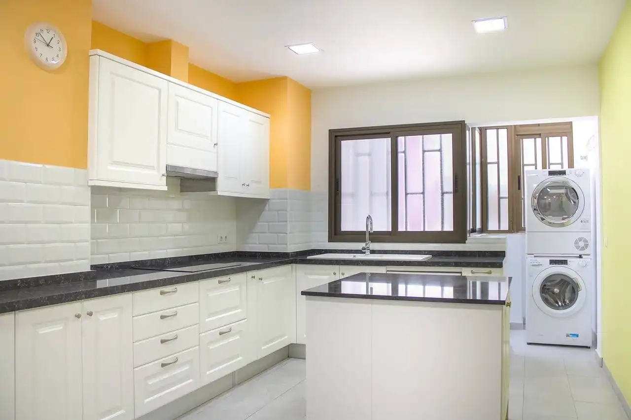 Küche von Wohnung zur Miete in Las Palmas de Gran Canaria mit Terrasse und Abstellraum