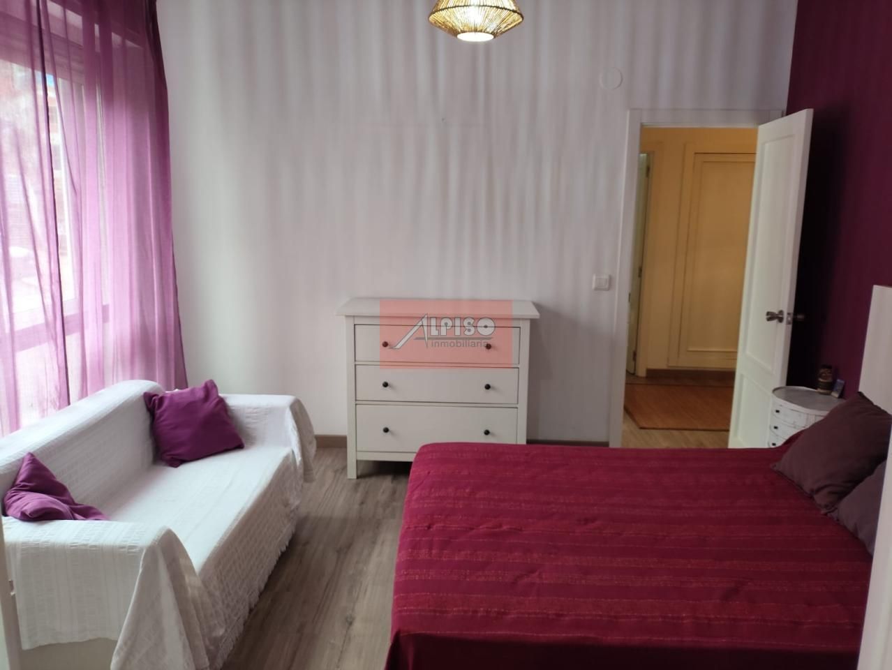 Dormitori de Pis en venda en Ourense Capital  amb Calefacció i Moblat