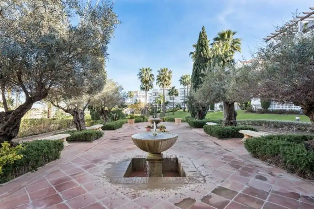 Garten von Erdgeschoss zur Miete in Estepona mit Klimaanlage, Terrasse und Schwimmbad