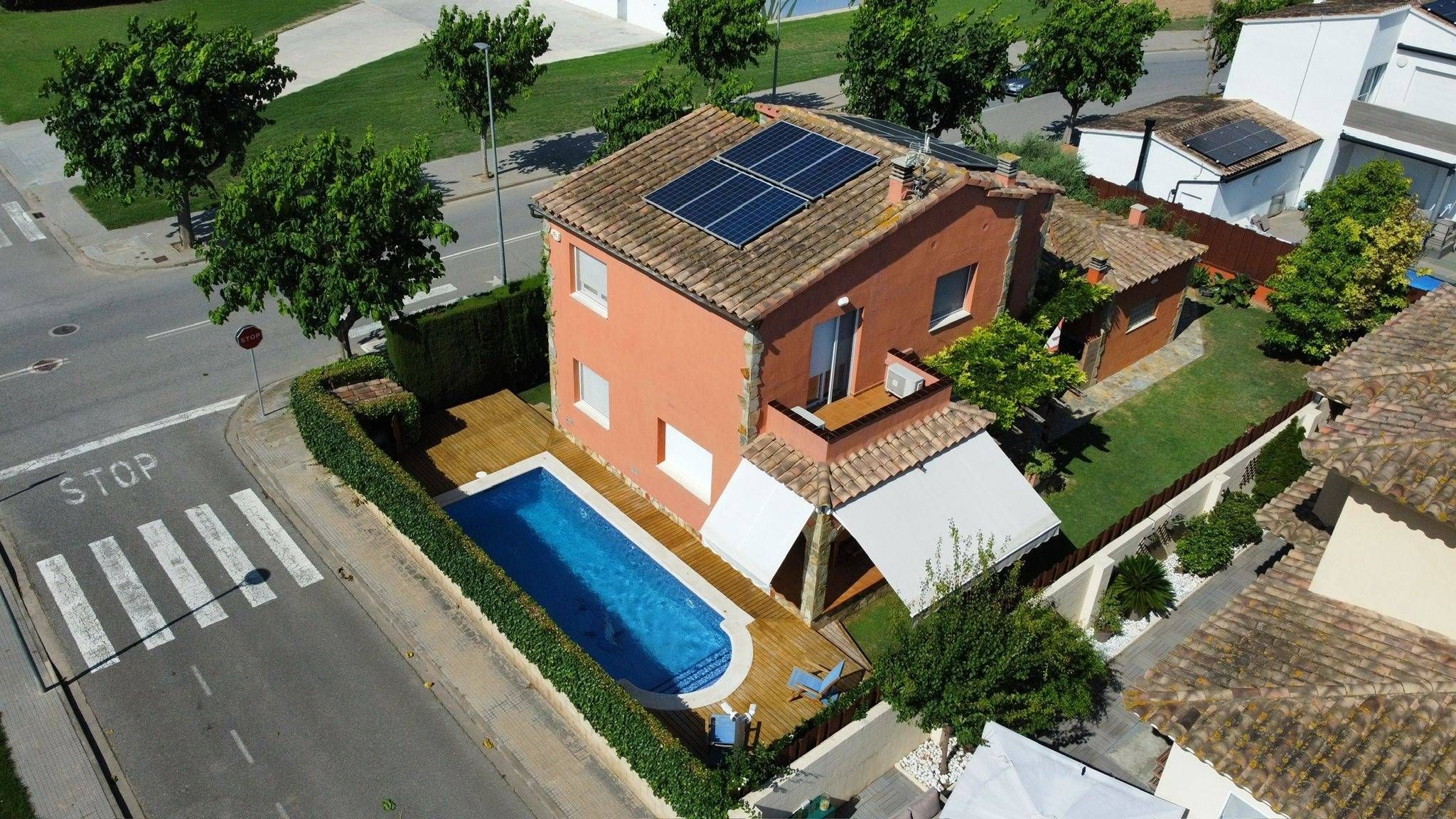 Exterior view of House or chalet to rent in Sant Pere Pescador  with Air Conditioner, Heating and Private garden