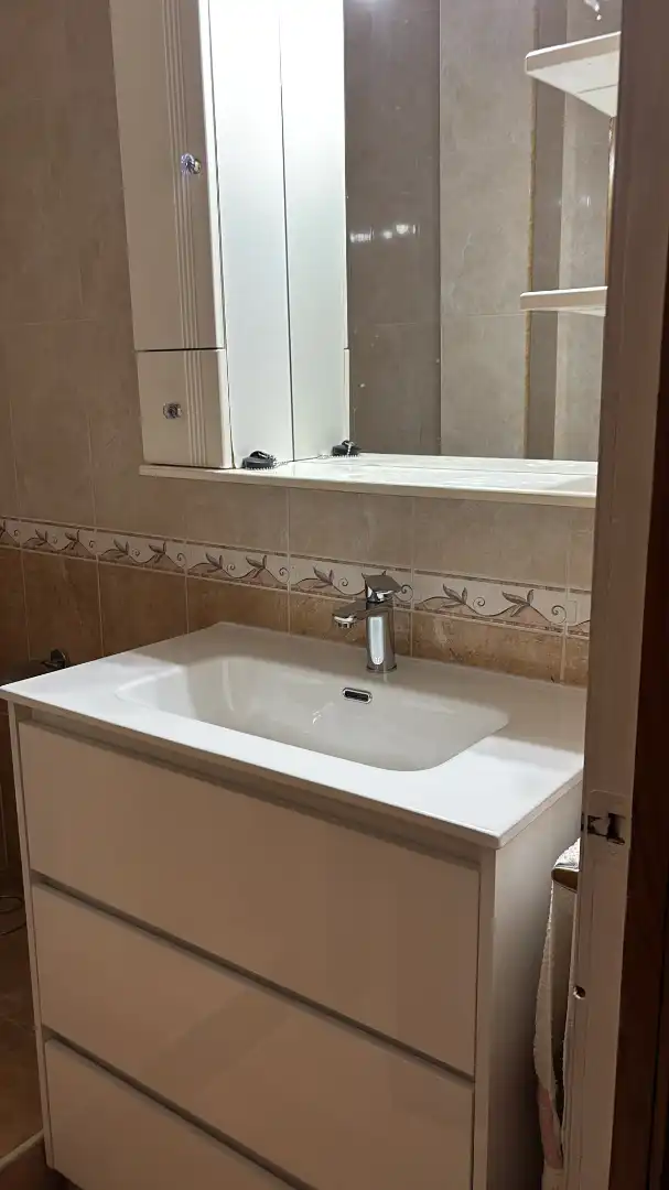 Bathroom of Flat for rent in Vigo   with Terrace, Furnished and Oven