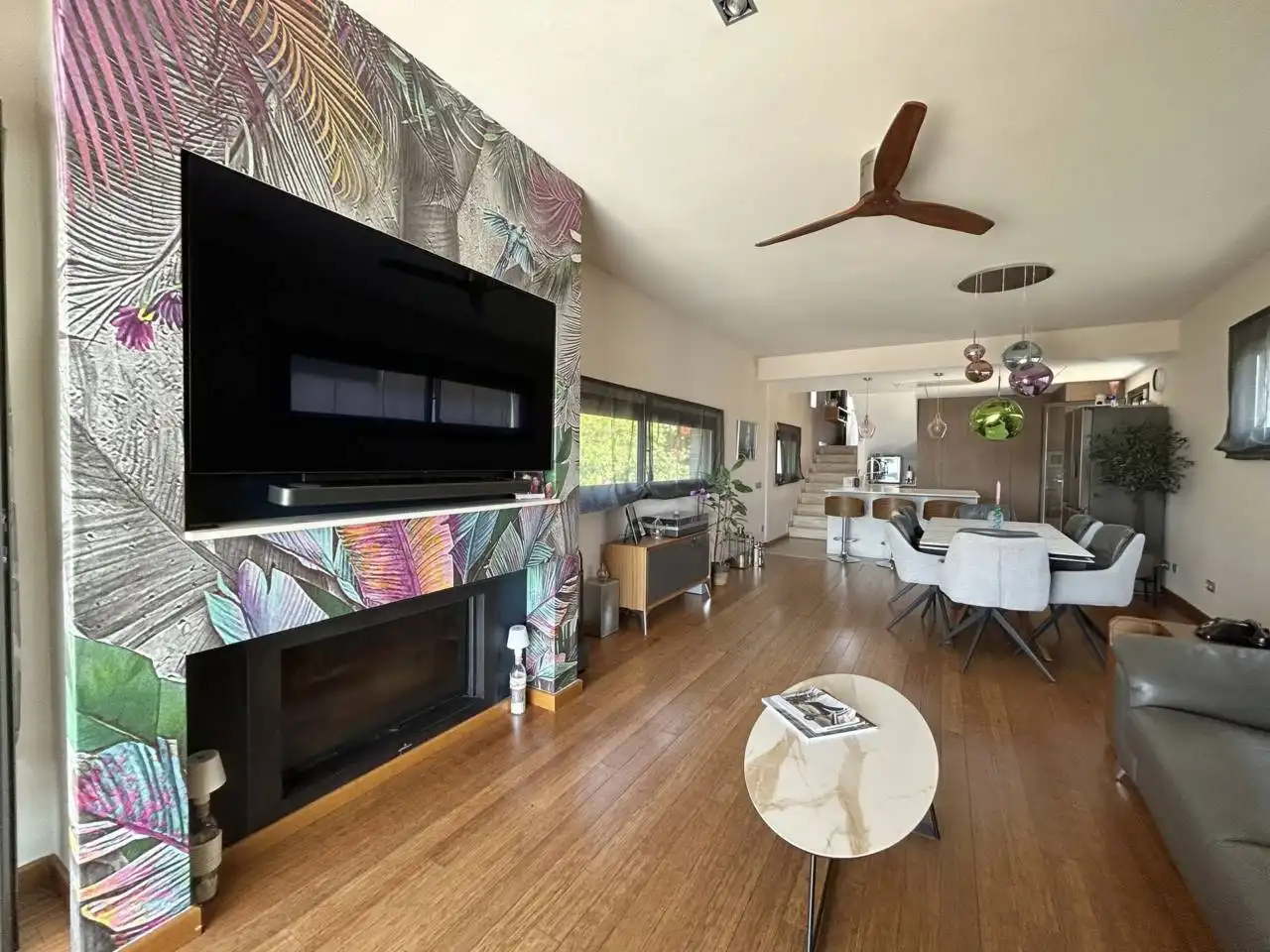 Sala d'estar de Casa o xalet en venda en Cubelles amb Aire condicionat, Calefacció i Jardí privat