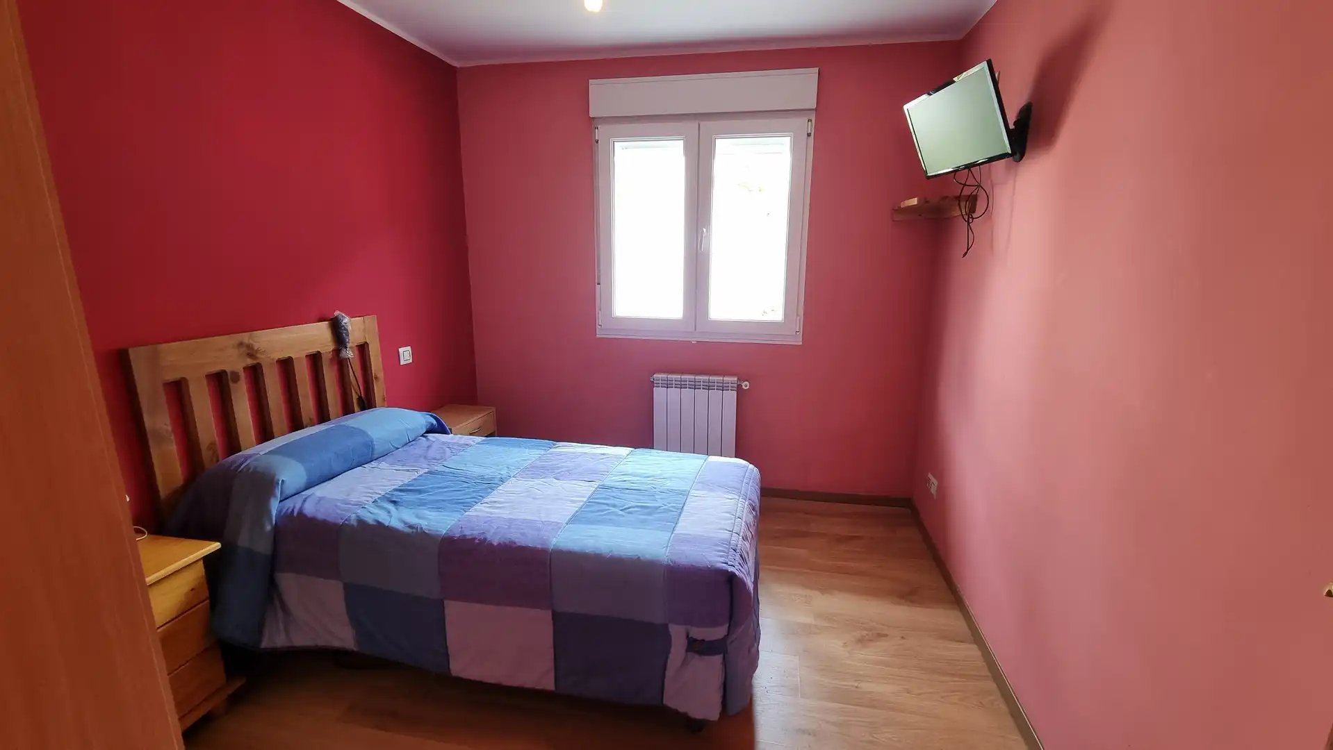 Dormitori de Casa adosada en venda en Cabrales amb Calefacció i Moblat
