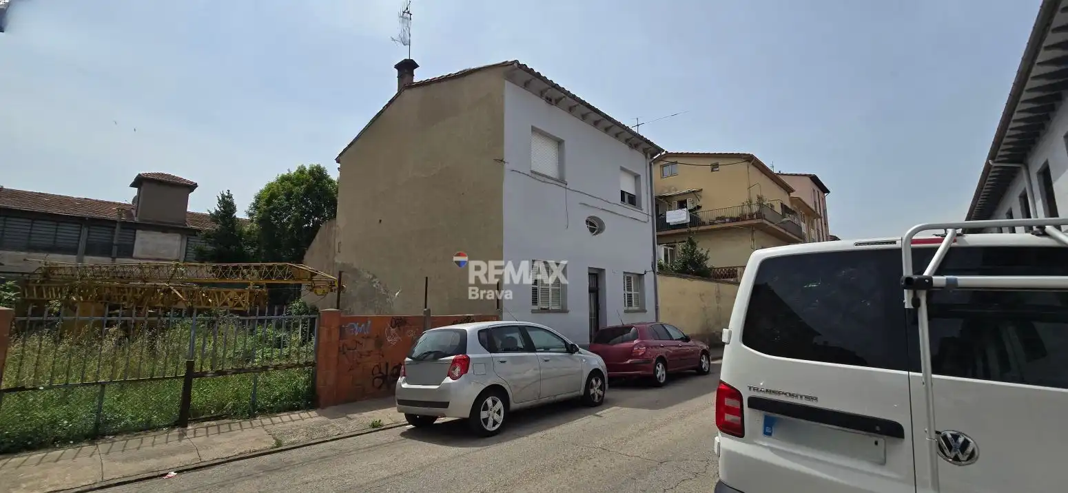 Vista exterior de Casa o xalet en venda en Olot amb Calefacció, Jardí privat i Terrassa