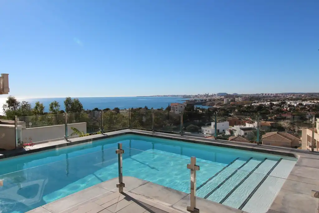Swimming pool of Houses for sale in El Campello  with Air Conditioner, Private garden and Swimming Pool