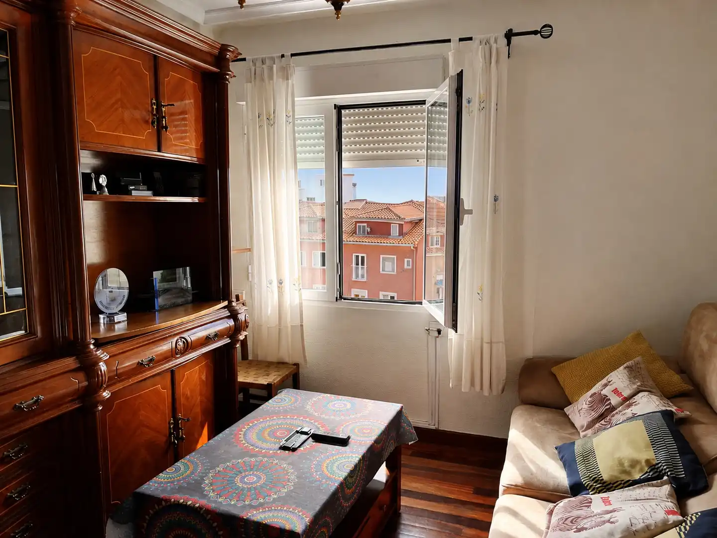 Wohnzimmer von Wohnung zur Miete in Santander mit Möbliert und Ofen