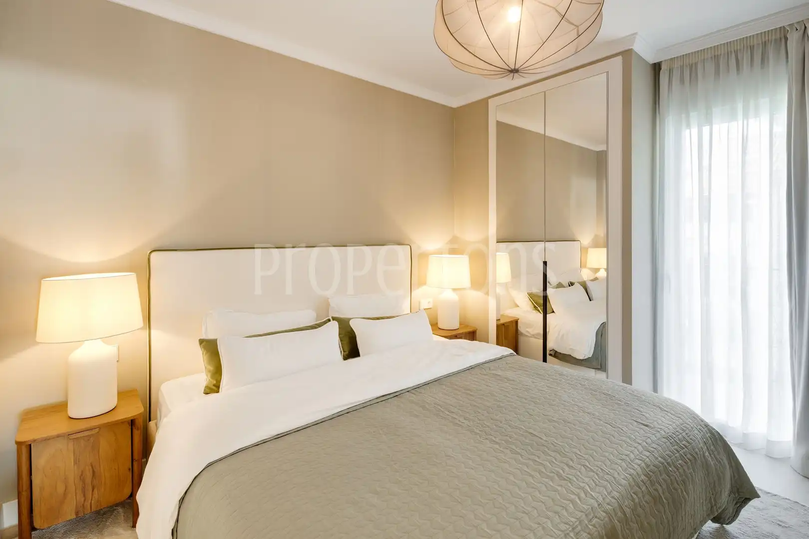 Bedroom of Flat for sale in Marbella