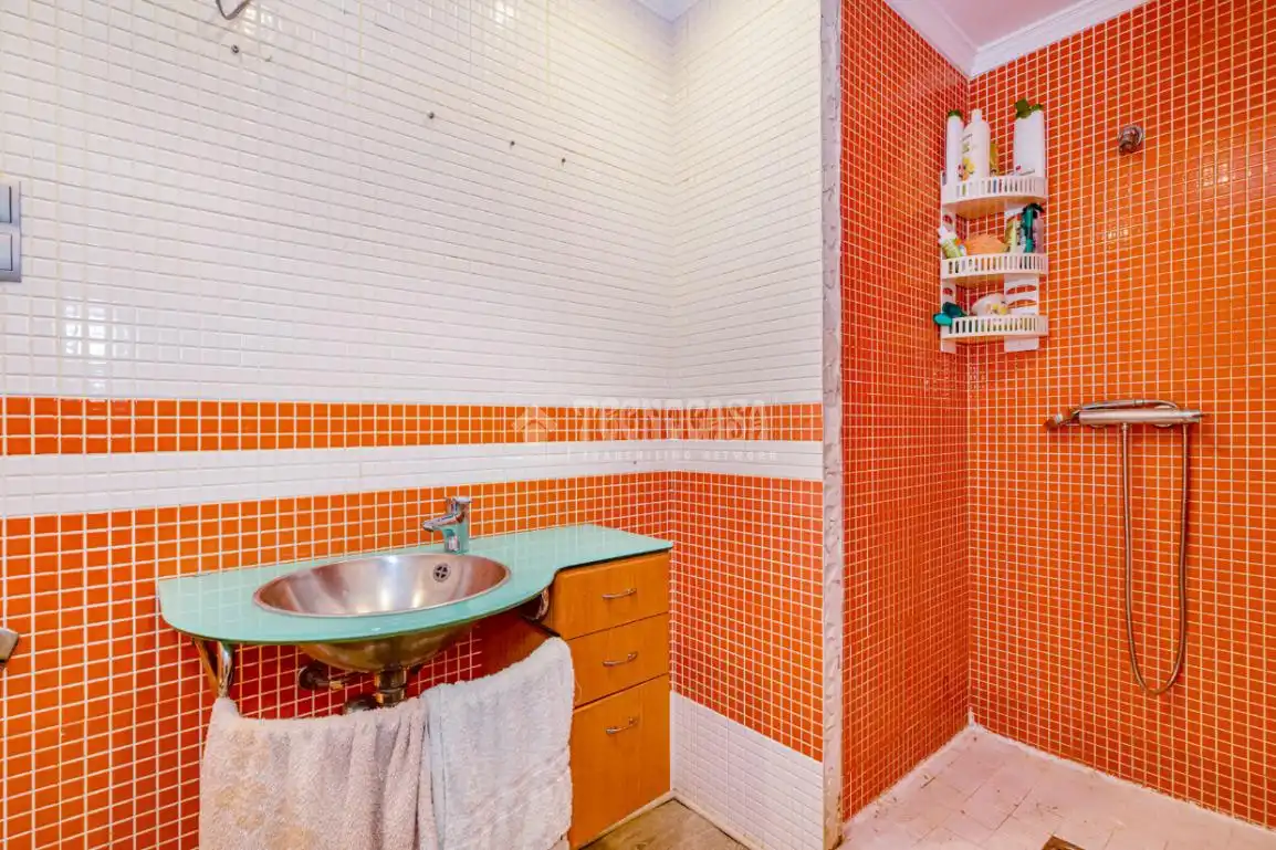 Bathroom of Flat for sale in Loja  with Air Conditioner, Parquet flooring and Balcony