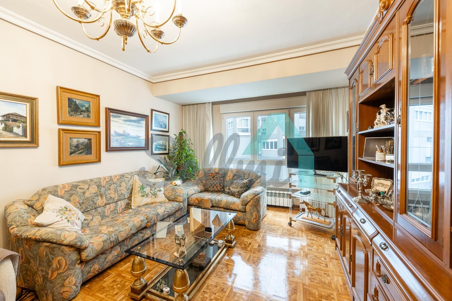 Sala d'estar de Pis en venda en Oviedo  amb Calefacció, Parquet i Terrassa