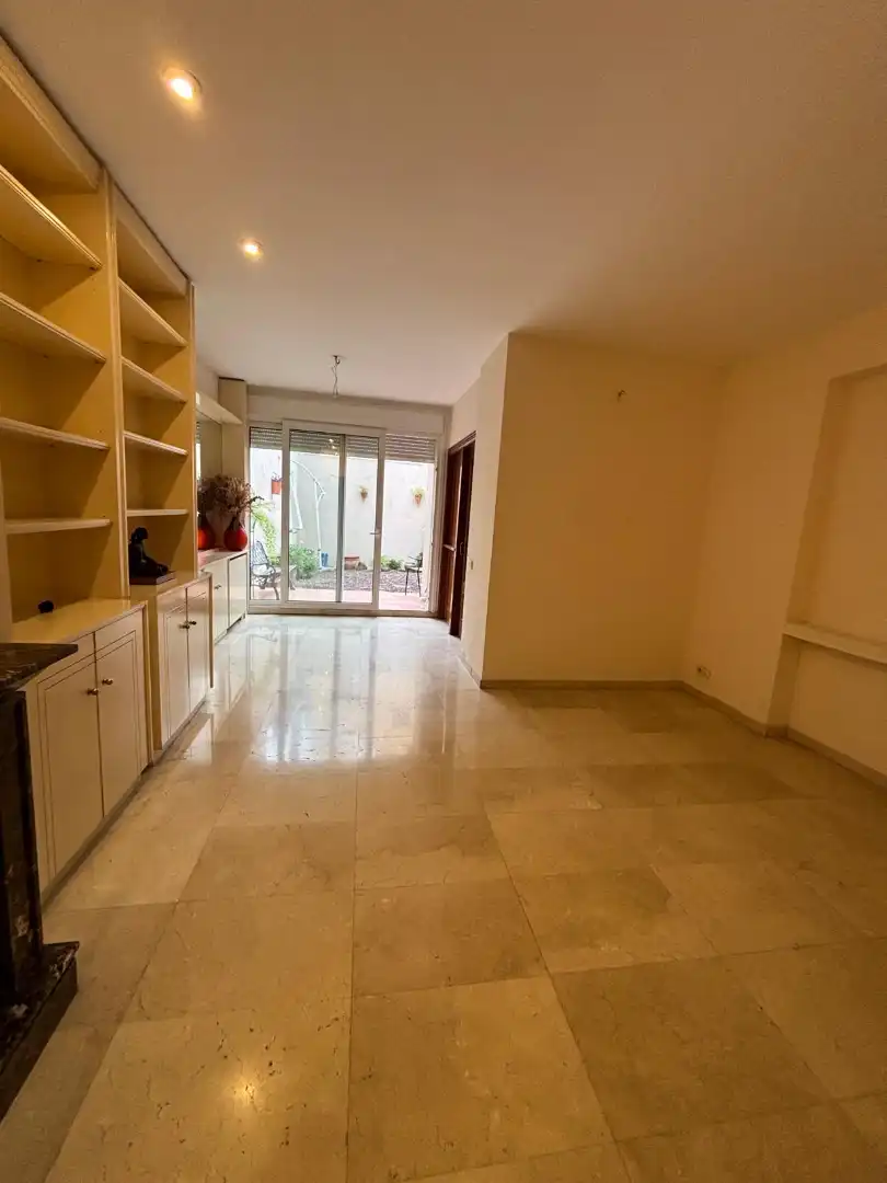 Sala de estar de Casa o chalet en venta en L'Hospitalet de Llobregat con Jardín privado