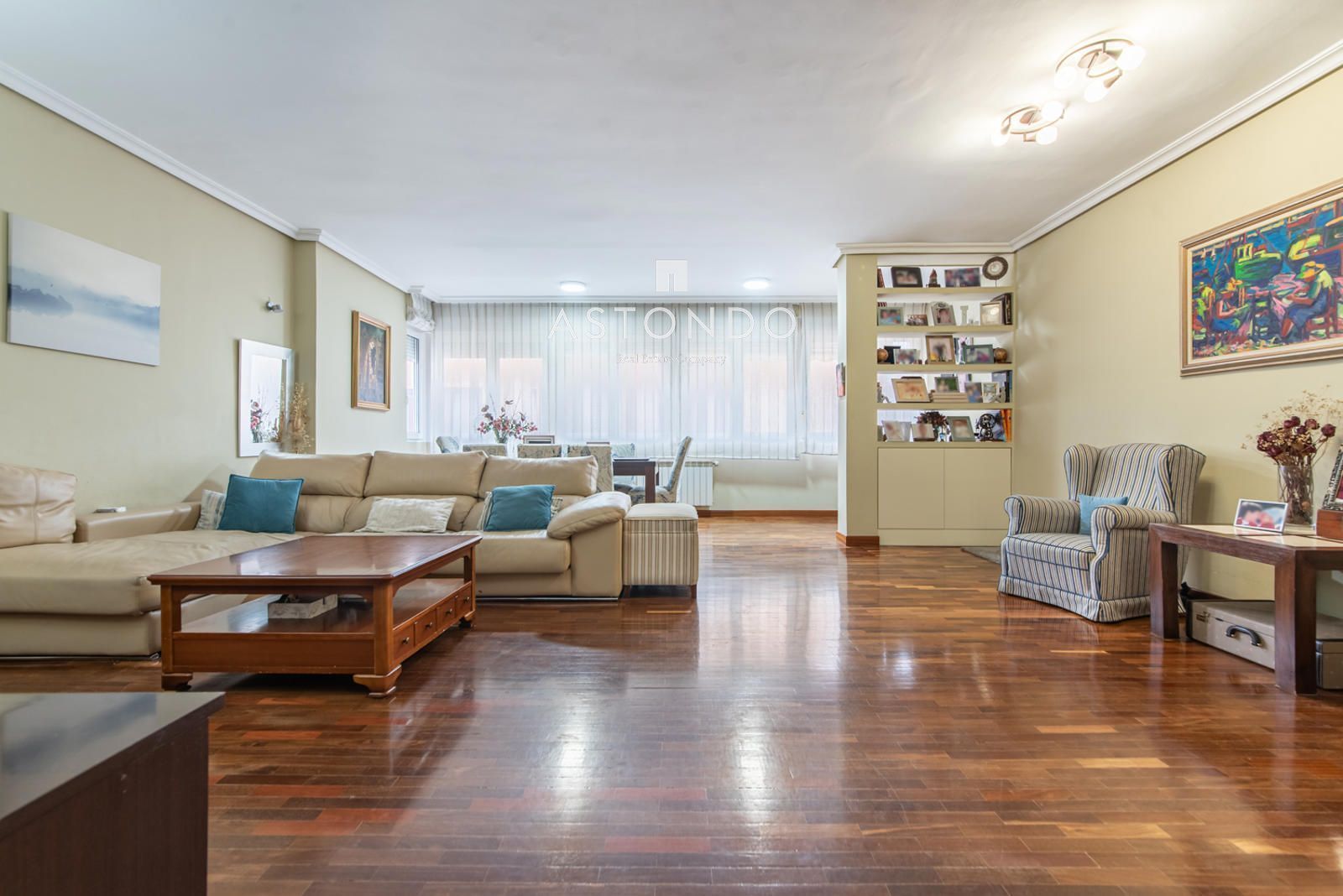 Living room of Flat for sale in  Madrid Capital  with Air Conditioner, Heating and Storage room