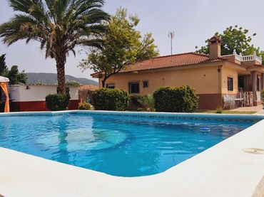 Casa con piscina en venta en Calle Almanzor