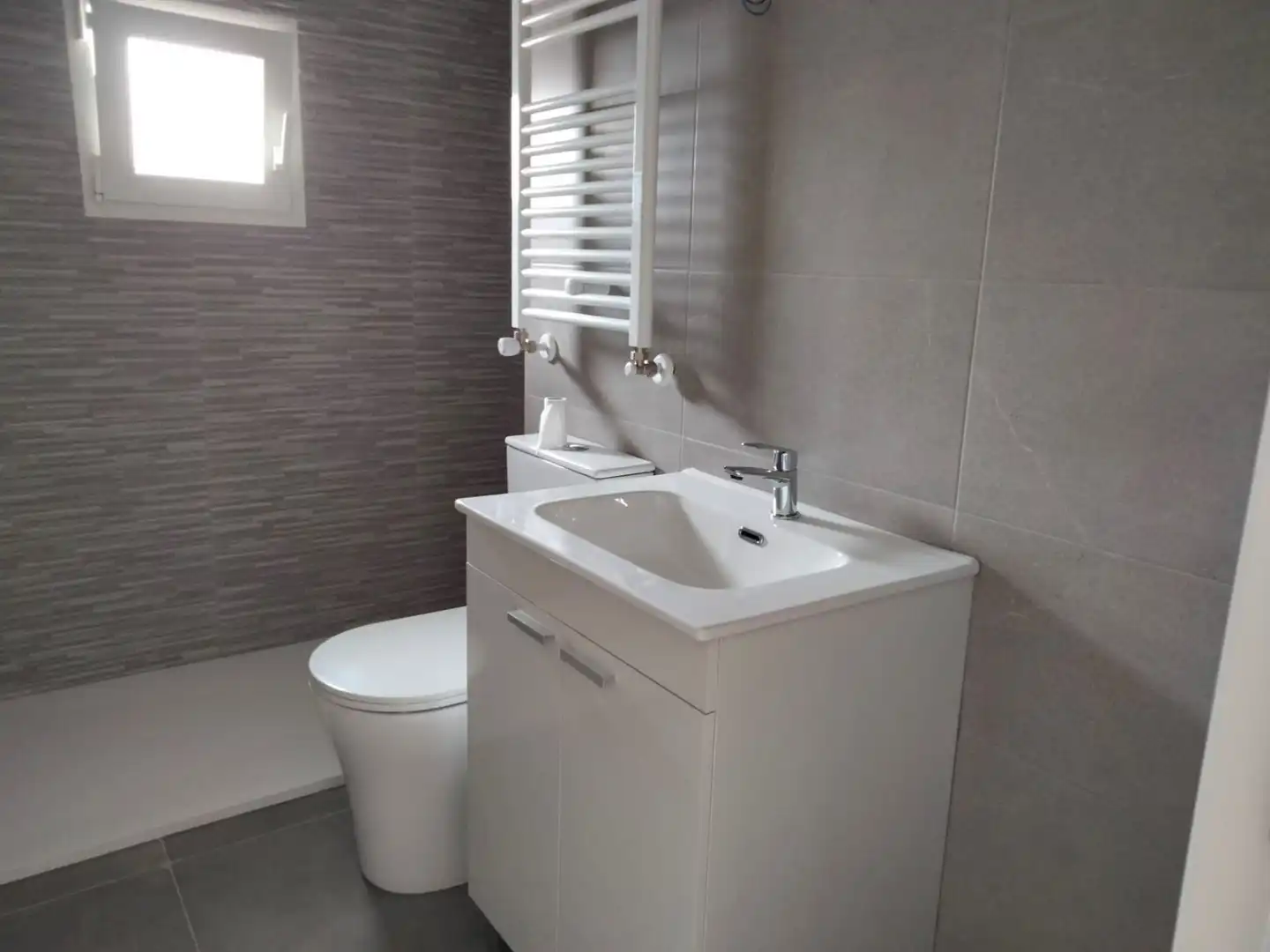Badezimmer von Wohnung zum Verkauf in Amorebieta-Etxano mit Heizung und Terrasse
