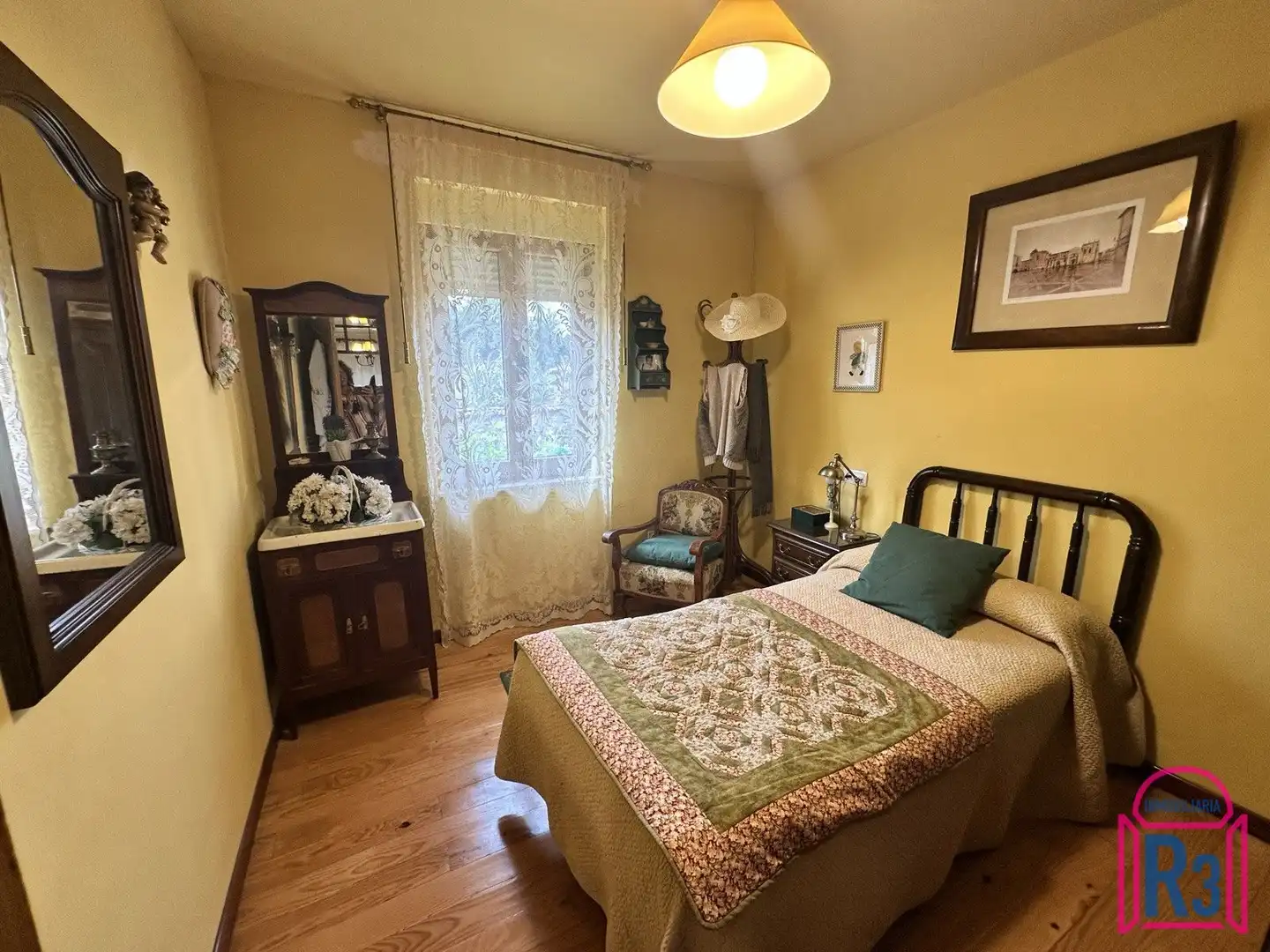 Dormitori de Casa o xalet en venda en Matallana de Torío amb Moblat