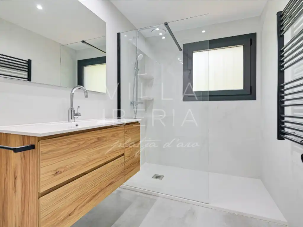 Bathroom of Houses for sale in Castell d'Aro, Platja d'Aro i s'Agaró  with Swimming Pool