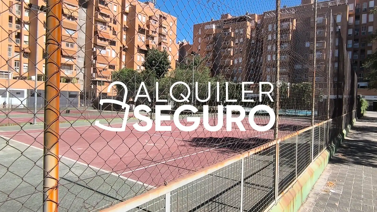 Vista exterior de Pis de lloguer en Sevilla amb Aire condicionat, Terrassa i Piscina