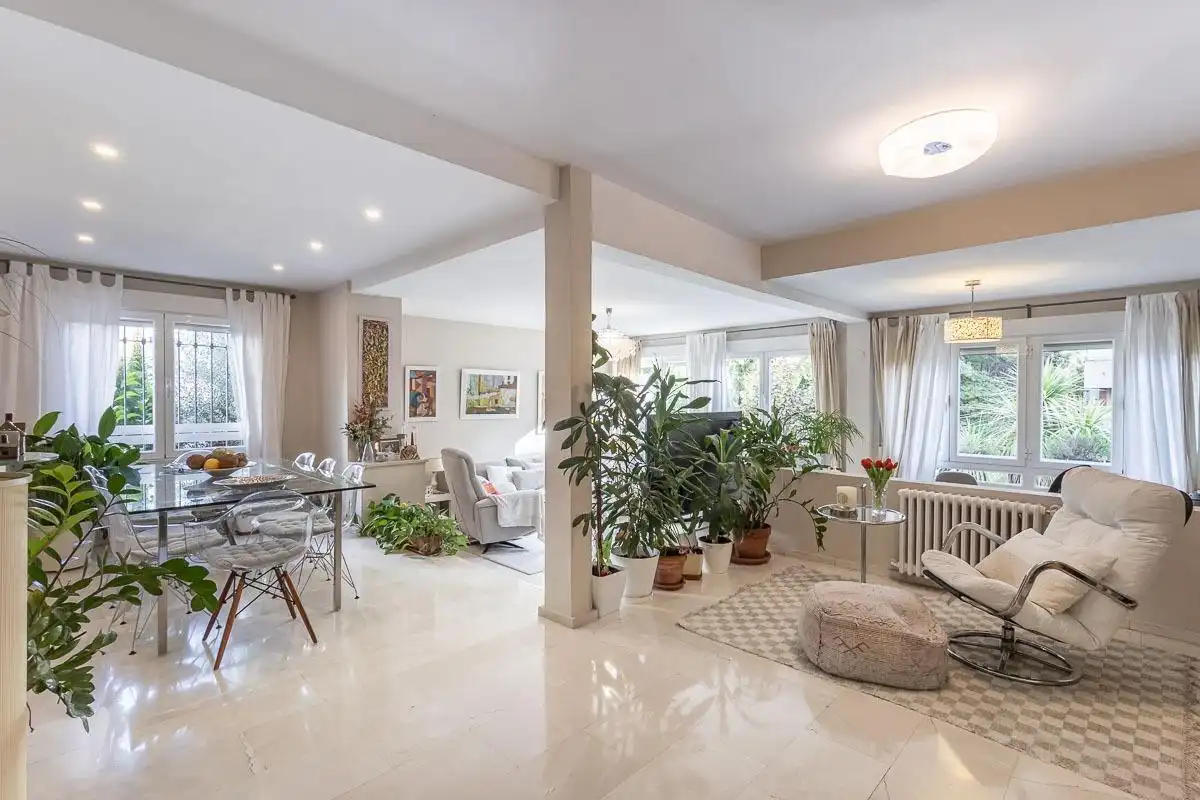 Living room of Flat for sale in Granada  with Air Conditioner, Heating and Storage room