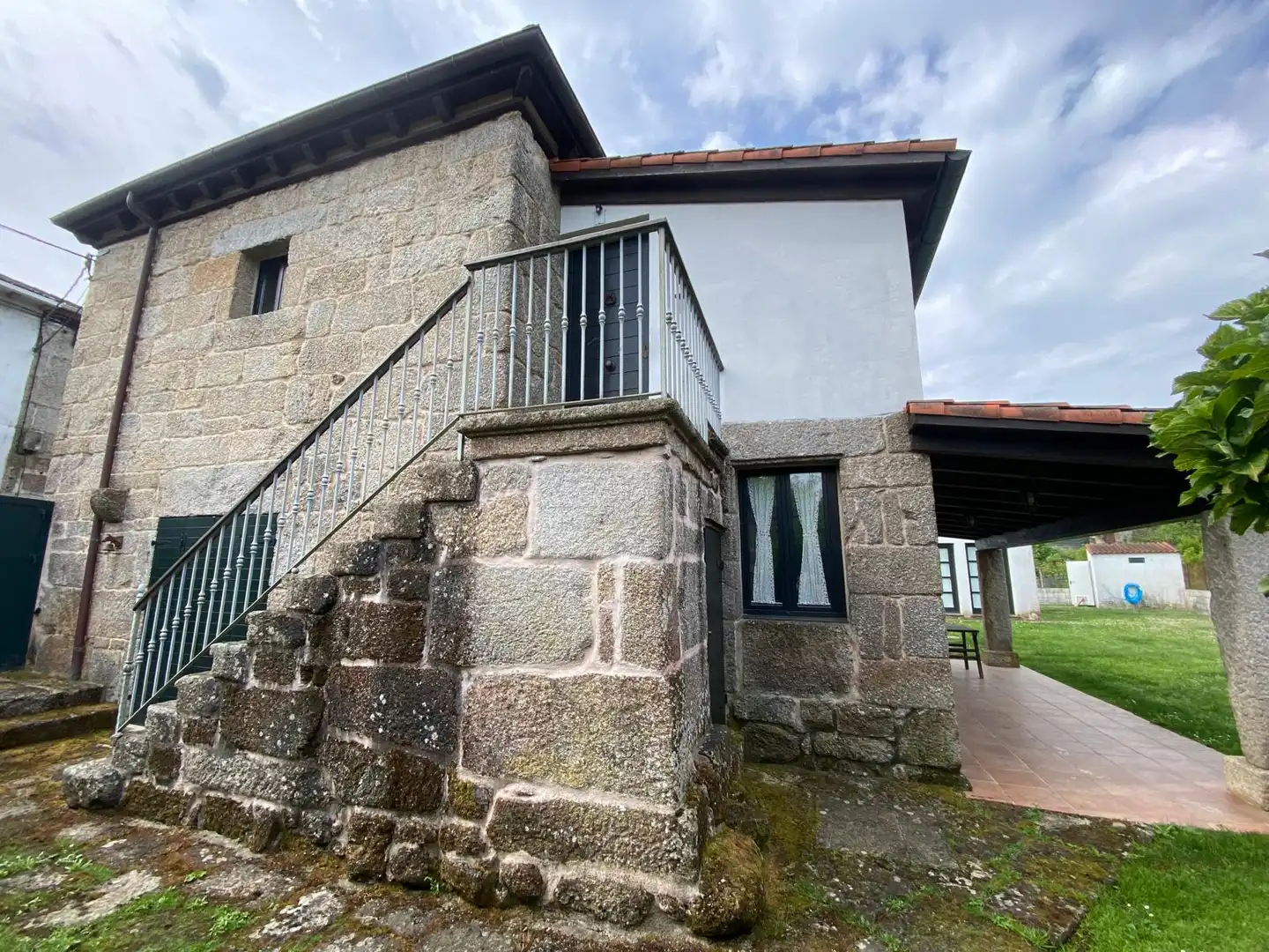 Vista exterior de Casa o chalet en venta en Leiro con Calefacción, Jardín privado y Parquet