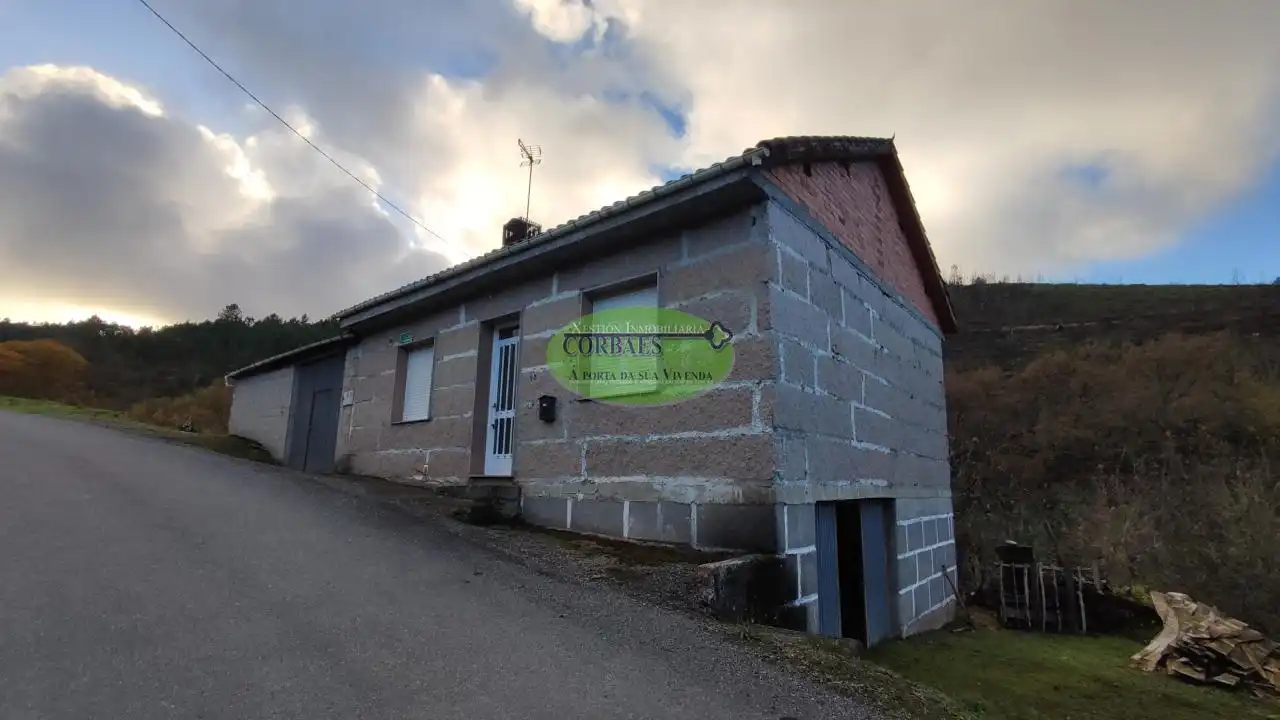 Vista exterior de Casa o chalet en venta en Cualedro con Jardín privado, Parquet y Amueblado