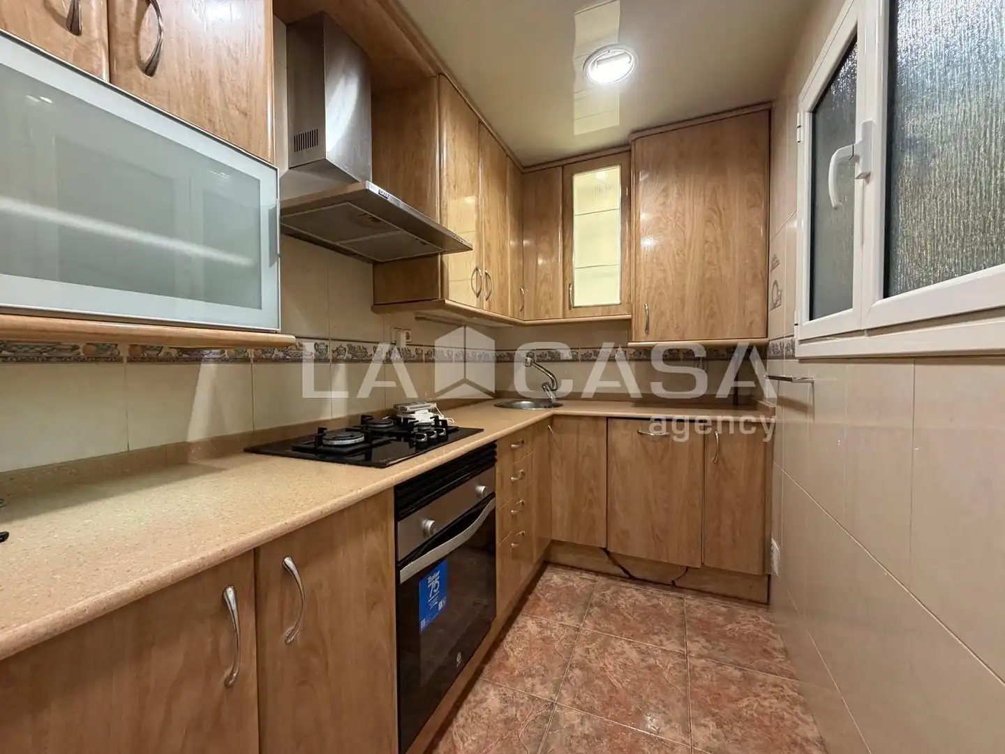 Küche von Wohnung zum Verkauf in Santa Coloma de Gramenet mit Heizung, Terrasse und Abstellraum