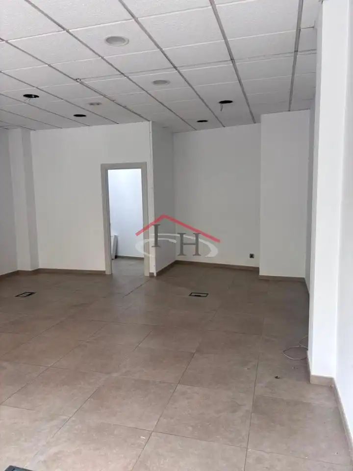 Local comercial en venda a Avenida Lancia, imagen 9
