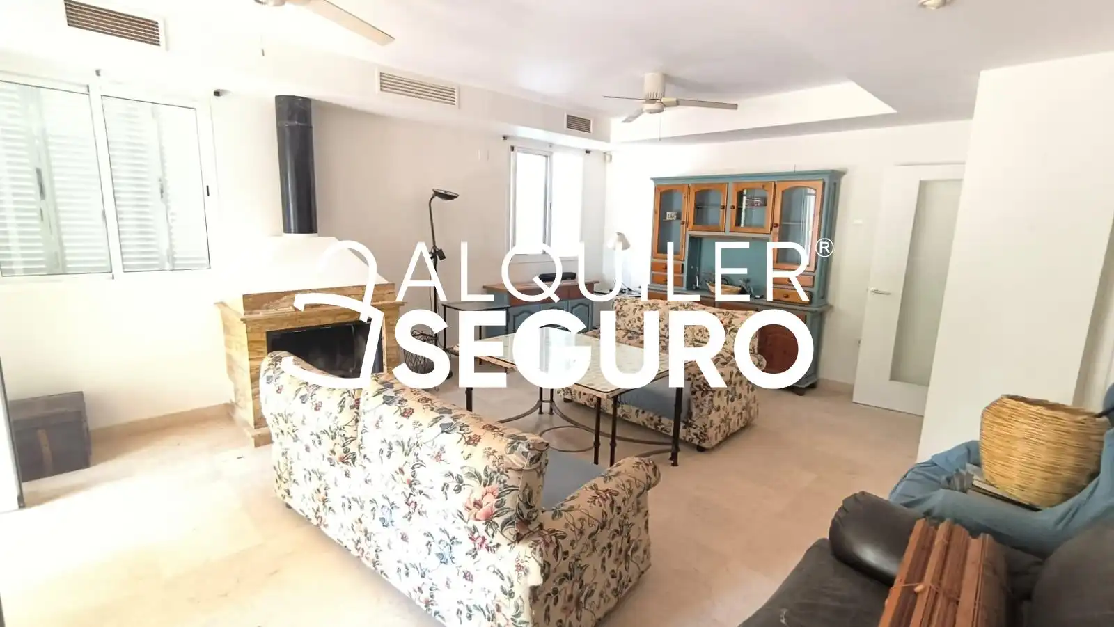 Sala de estar de Casa o chalet de alquiler en Almensilla con Trastero, Piscina y Amueblado