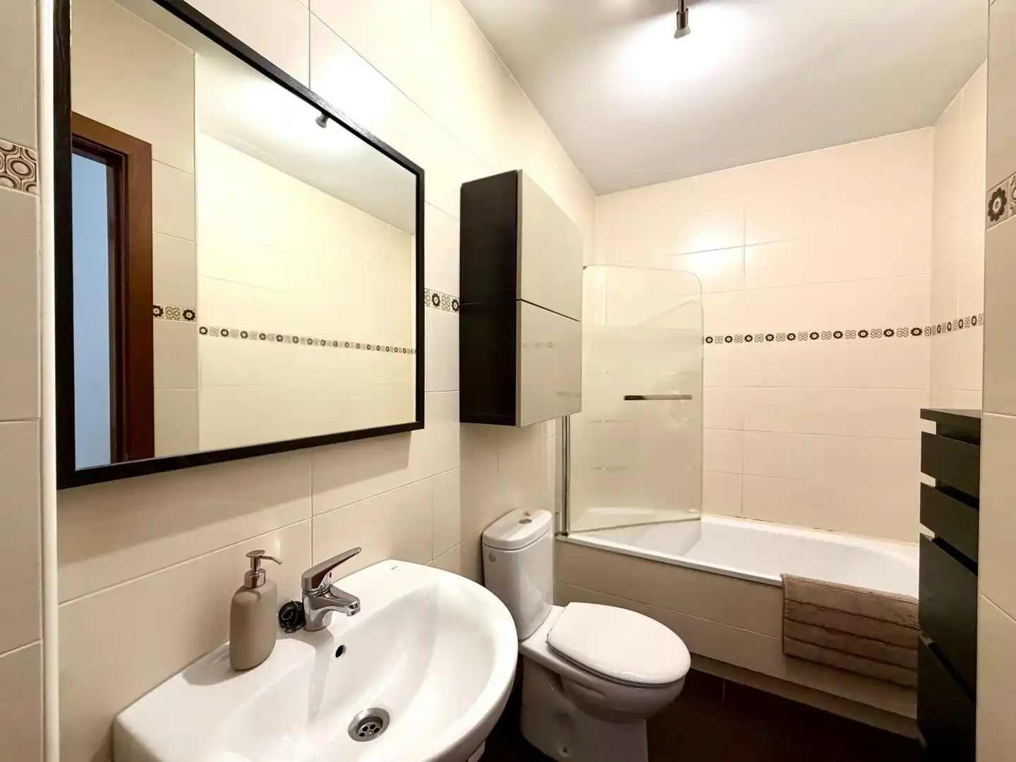 Badezimmer von Wohnung zum Verkauf in Miengo mit Heizung, Terrasse und Abstellraum