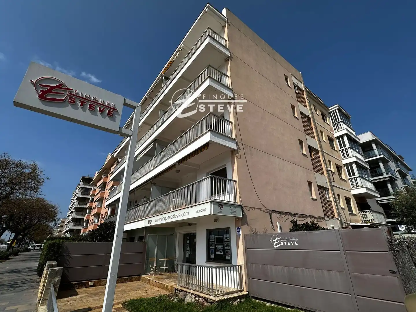 Außenansicht von Wohnung zum Verkauf in Calafell mit Terrasse und Abstellraum