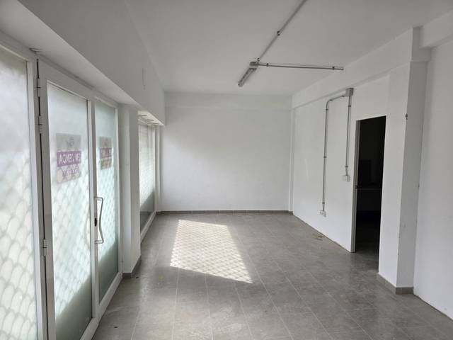 Local comercial en Alquiler en Els Pins