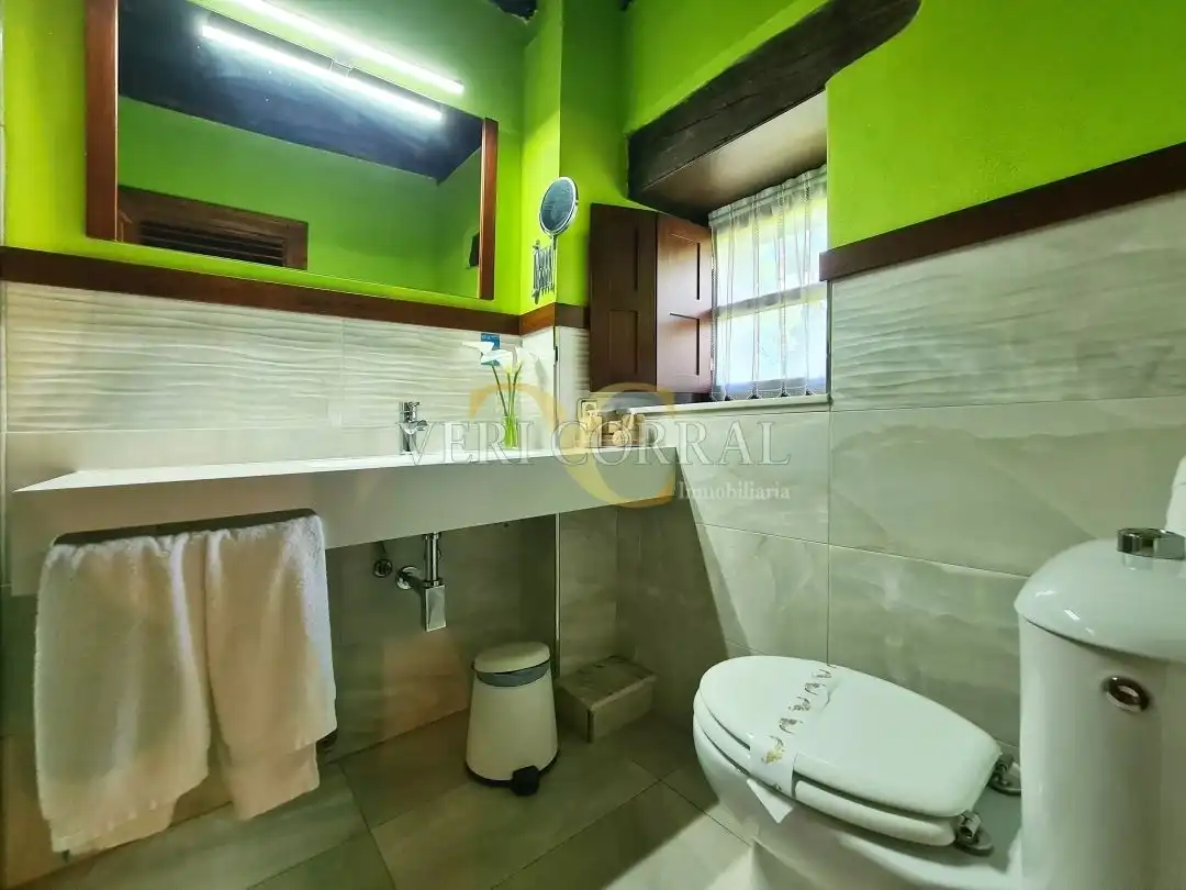 Bathroom of Buildings for sale in Cangas de Onís