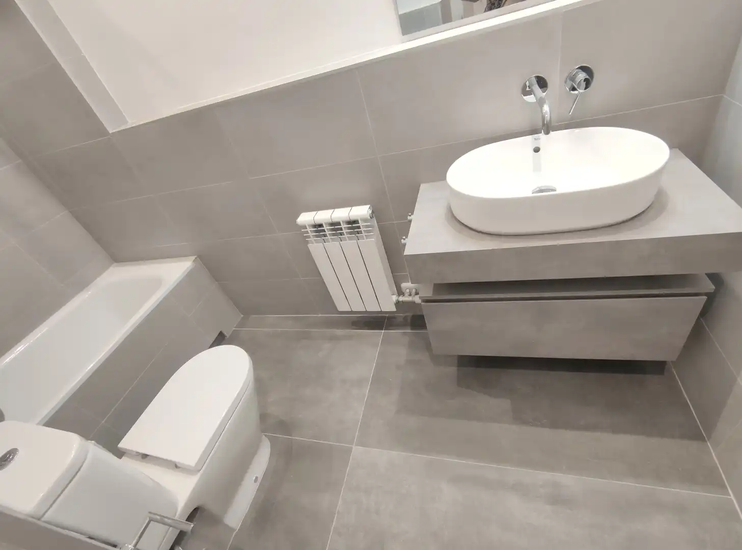 Baño de Piso de alquiler en Girona con Aire acondicionado, Calefacción y Parquet