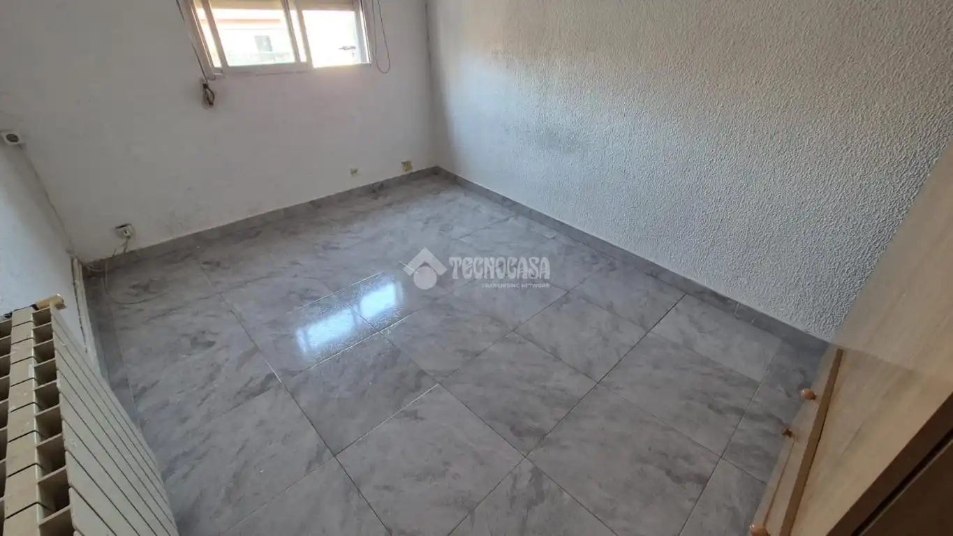 Habitación de Piso en venta en Madrid con Calefacción y Terraza