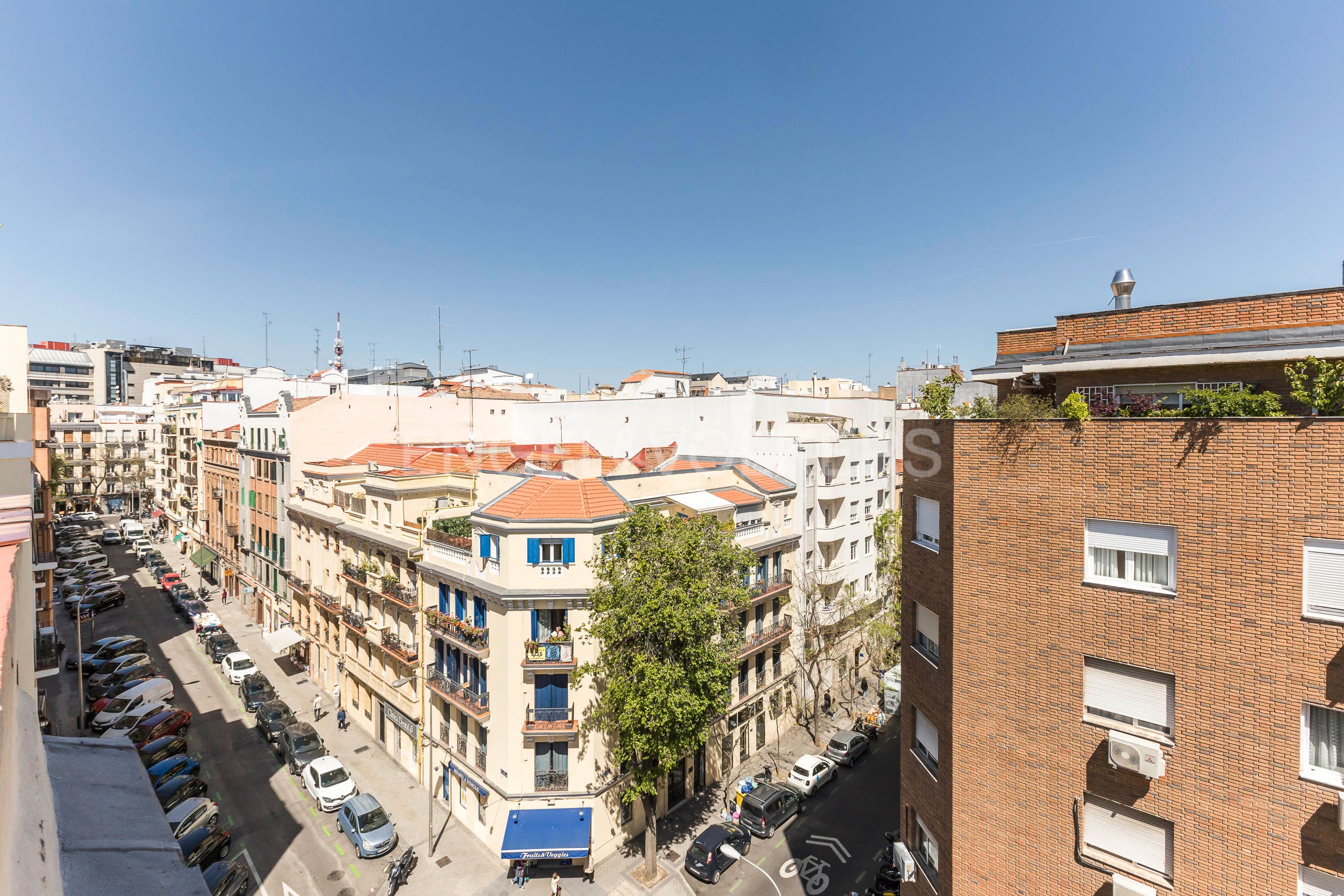 Vista exterior de Àtic en venda en  Madrid Capital amb Aire condicionat, Calefacció i Terrassa