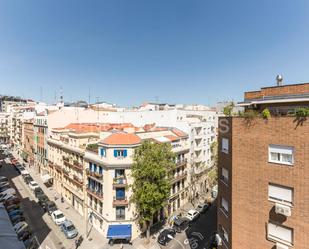 Vista exterior de Àtic en venda en  Madrid Capital amb Aire condicionat, Calefacció i Terrassa
