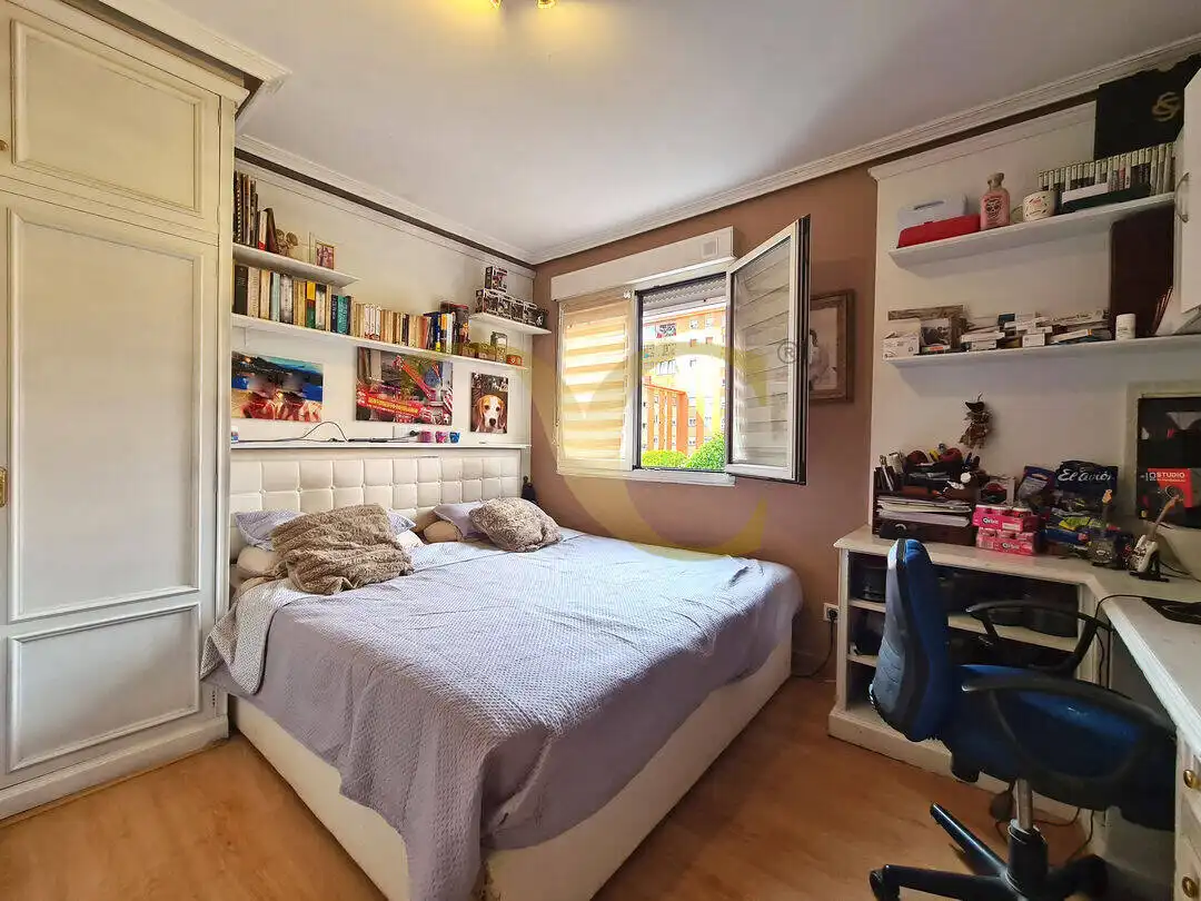 Schlafzimmer von Wohnung zum Verkauf in Gijón  mit Heizung und Möbliert