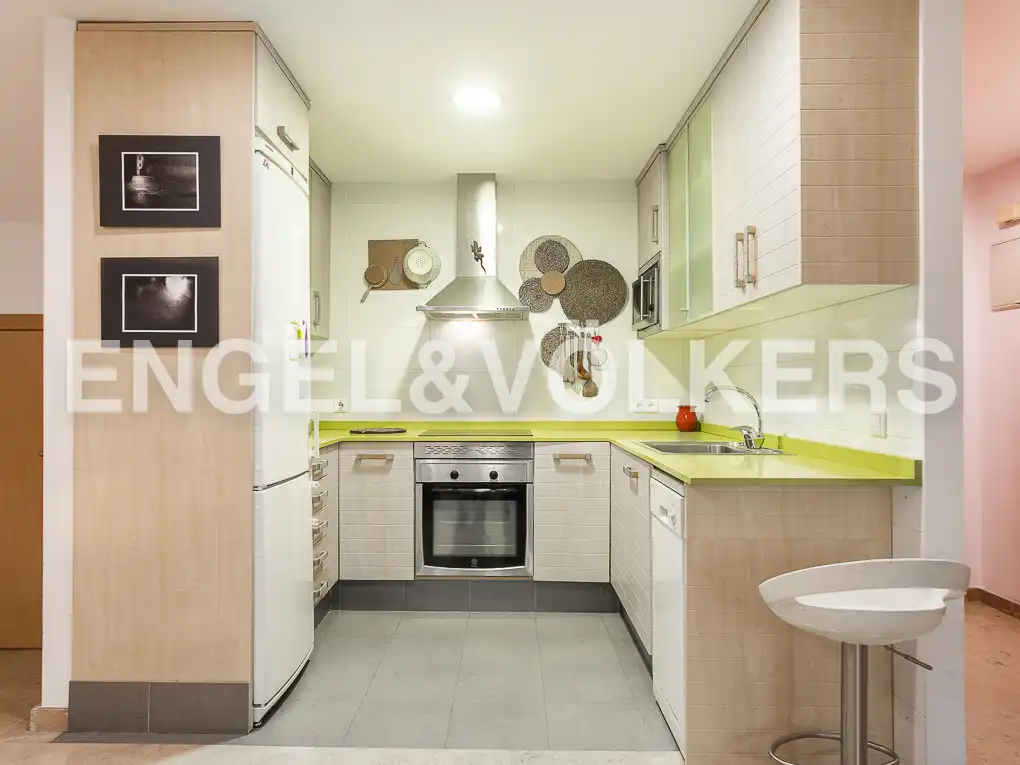 Küche von Dachboden zur Miete in Valencia mit Heizung, Terrasse und Möbliert