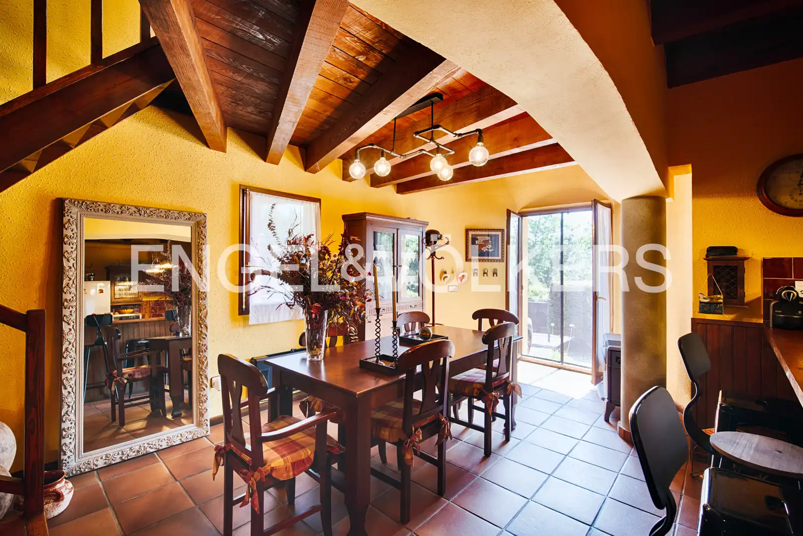 Comedor de Casa adosada en venta en Maçanet de Cabrenys con Calefacción y Jardín privado