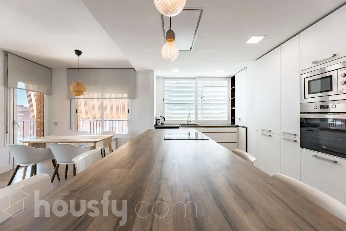 Küche von Wohnung zum Verkauf in Castelldefels mit Klimaanlage, Heizung und Balkon