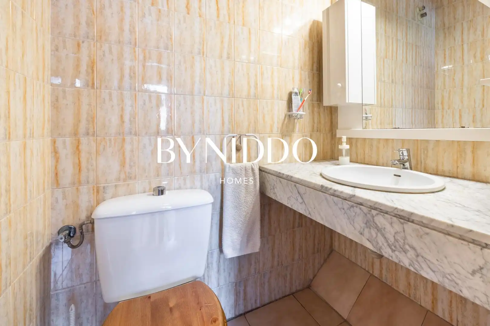 Baño de Casa adosada en venta en Sant Cugat del Vallès con Aire acondicionado, Calefacción y Jardín privado