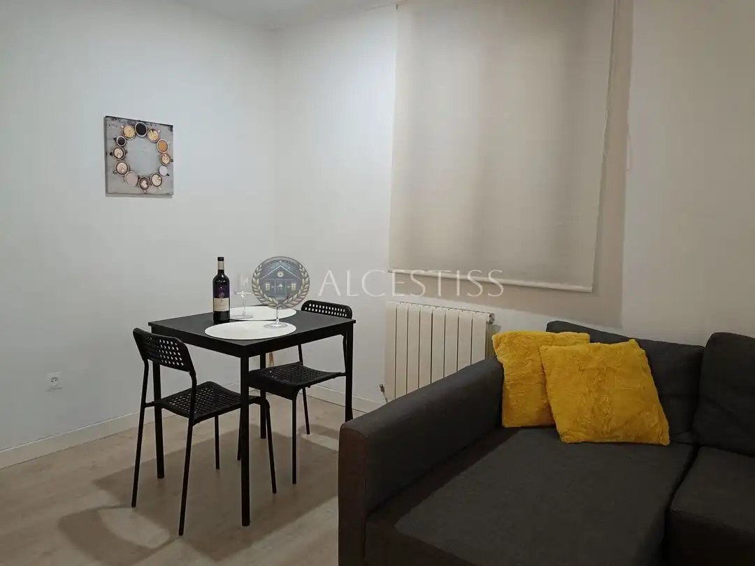 Habitación de Piso en venta en Madrid con Calefacción