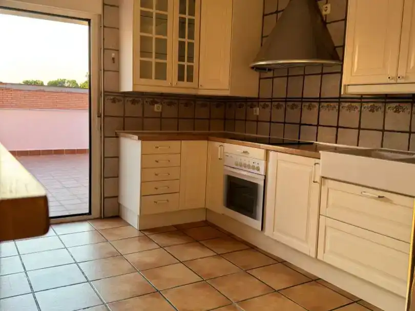 Cuina de Pis en venda en Arroyomolinos (Madrid) amb Piscina