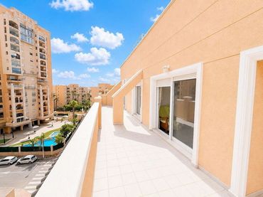 Ático con ascensor en venta en Playa de los Locos