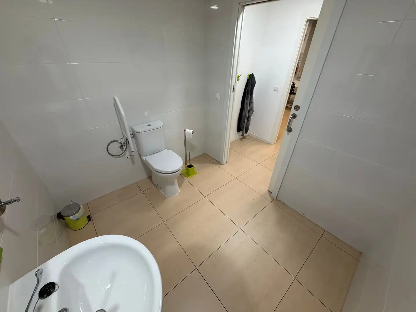 Bathroom of Commercial properties for sale in Alcorcón  with Air Conditioner