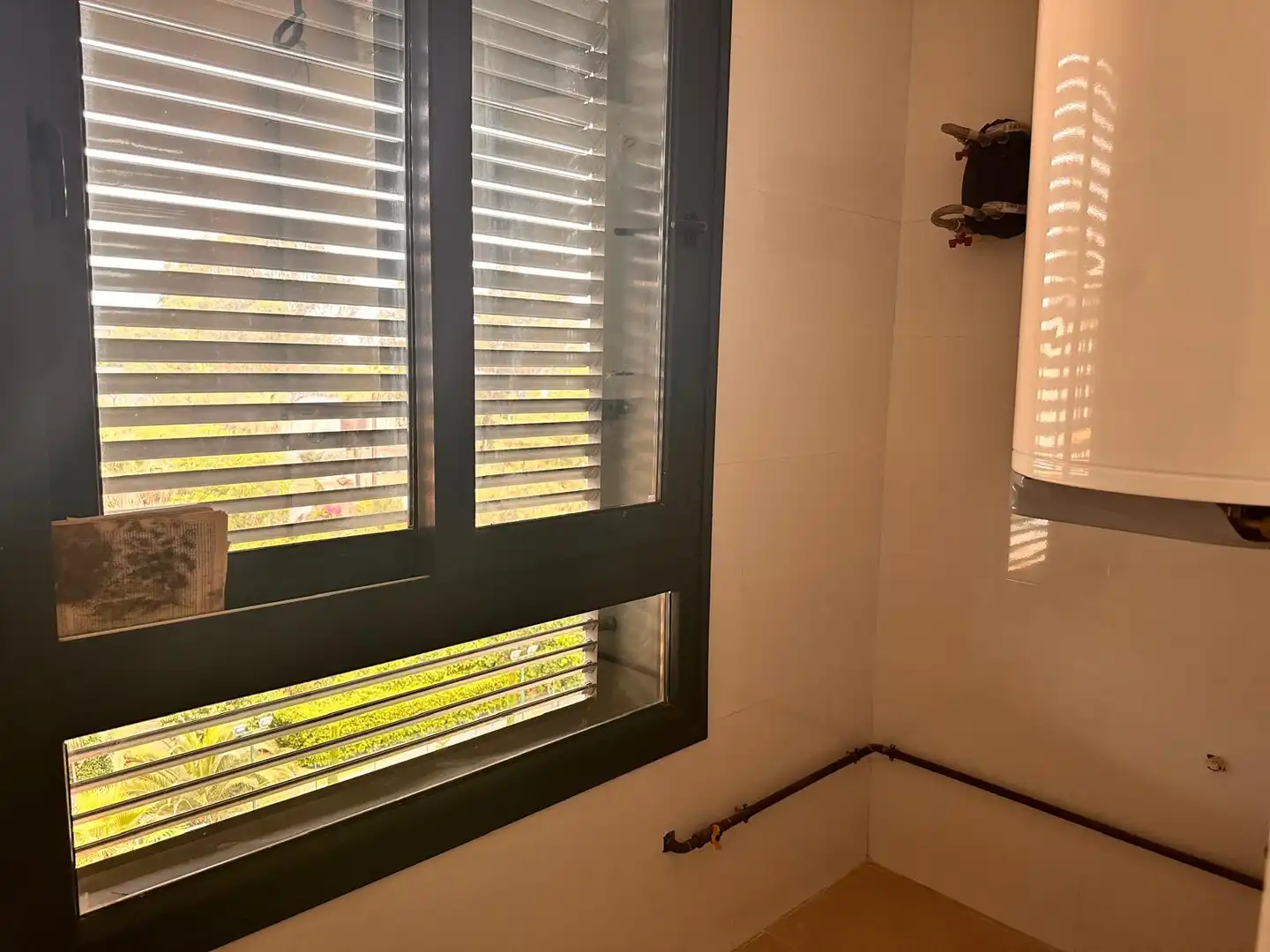 Bathroom of Flat for sale in Sevilla  with Swimming Pool