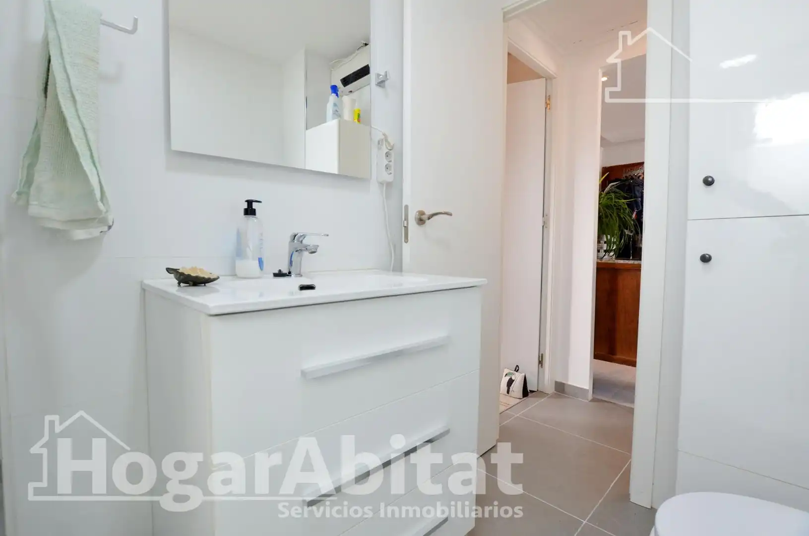 Badezimmer von Wohnung zum Verkauf in Gandia mit Klimaanlage, Privatgarten und Gemeinschaftspool